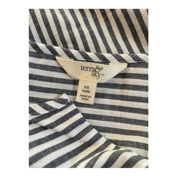 Terra & Sky Gray and White Puff Sleeve Blouse - Picture 6 of 8